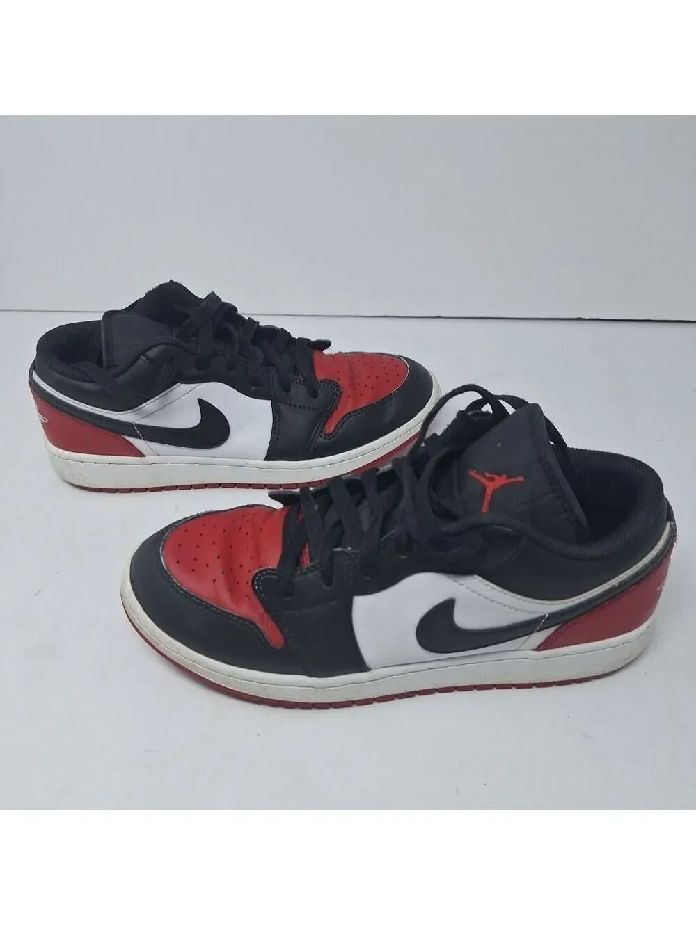 Nike Air Jordan 1 Low Unisex GS Bred Toe 553560-161 Size 6Y / 7.5W Shoes
